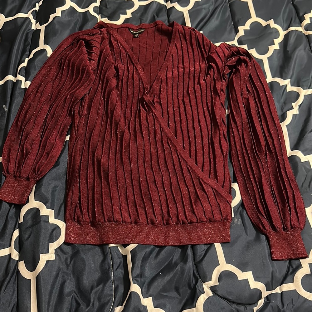Guess long sleeve top (NEW)
